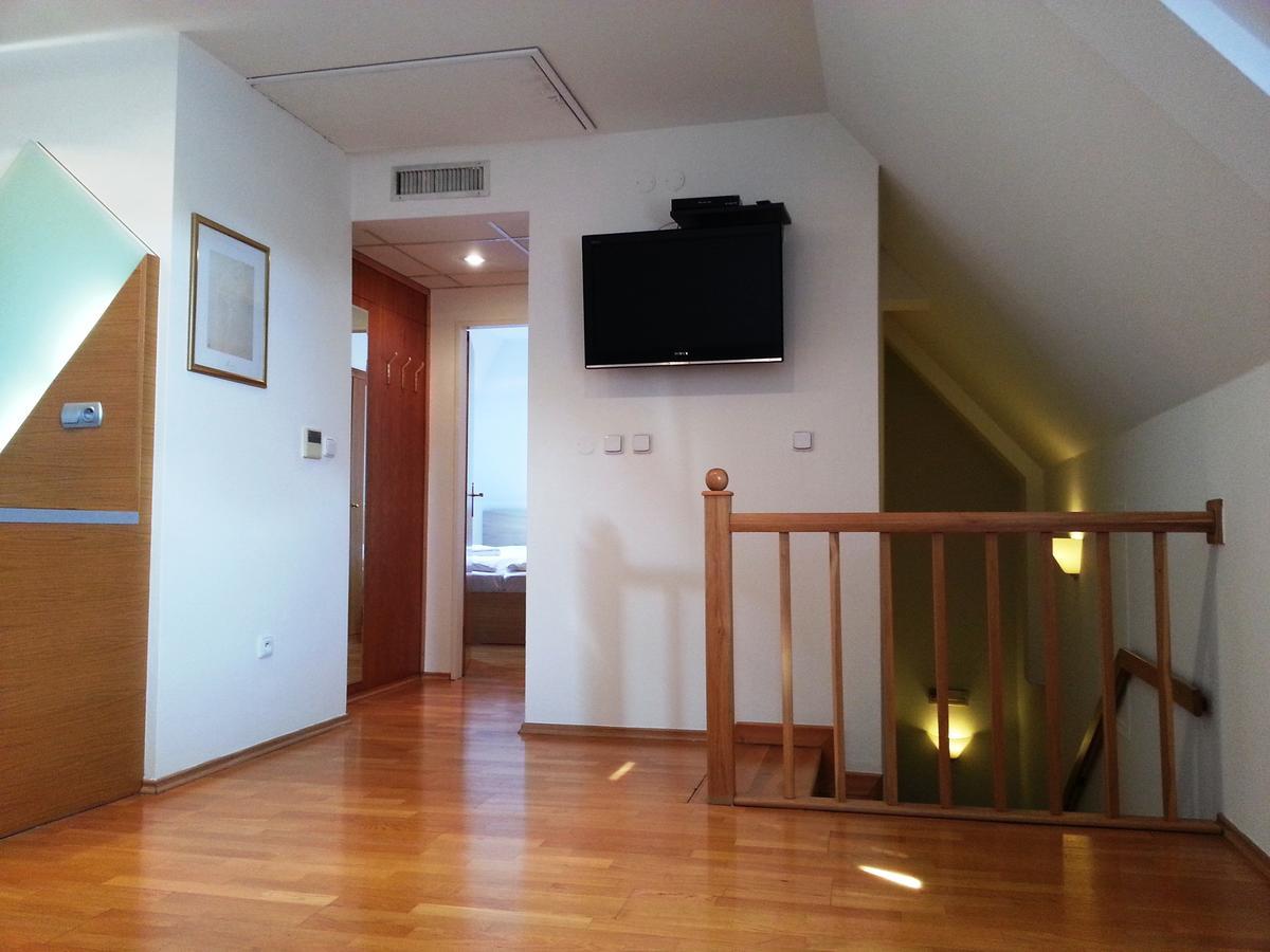 Retro Hotel Villa ออสตราวา ภายนอก รูปภาพ